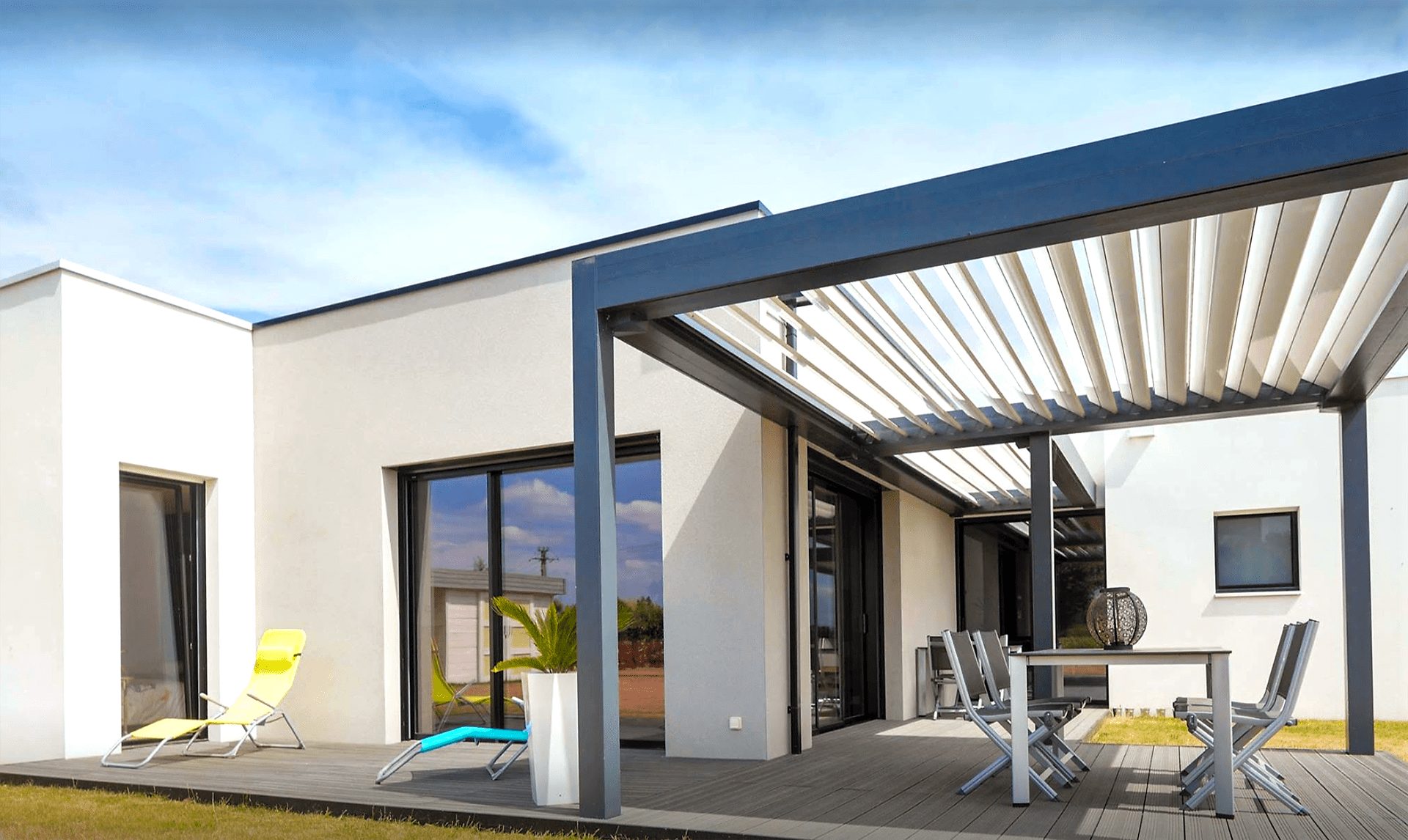 Pergolas bioclimatique en alu Réalisation de pergolas aux Herbiers par la menuiserie Yvon Moreau