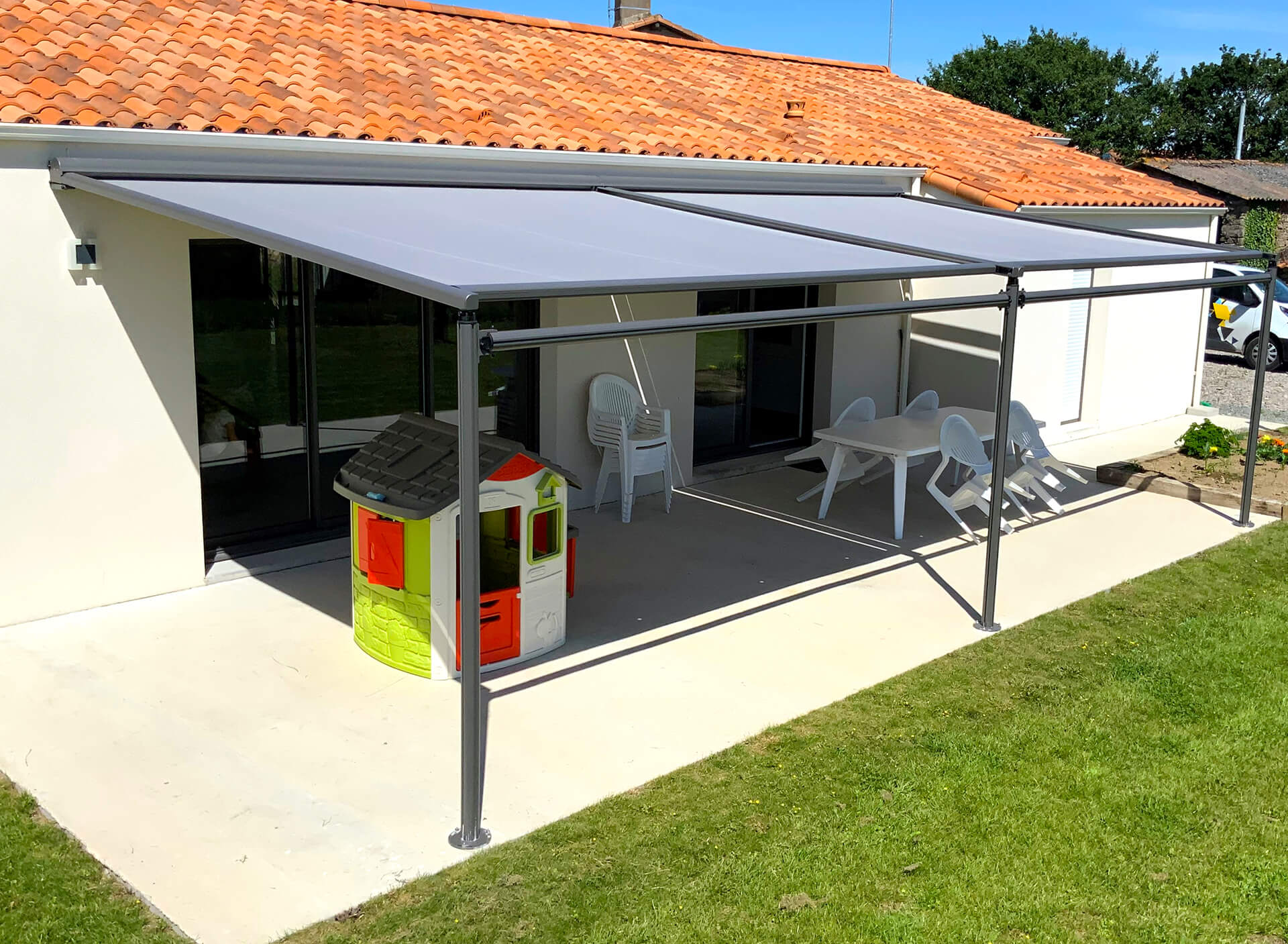 Pergolas bioclimatique en alu Réalisation et pose de pergolas sur Les Herbiers par la menuiserie Yvon Moreau