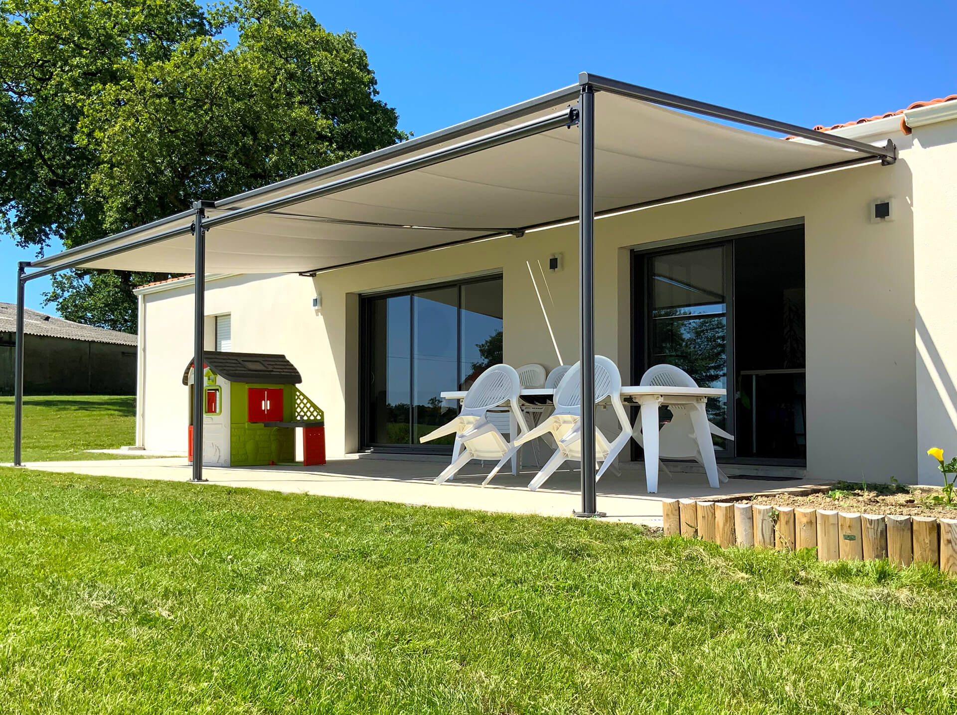 Pergolas bioclimatique en alu Réalisation et pose de pergolas sur Les Herbiers par la menuiserie Yvon Moreau
