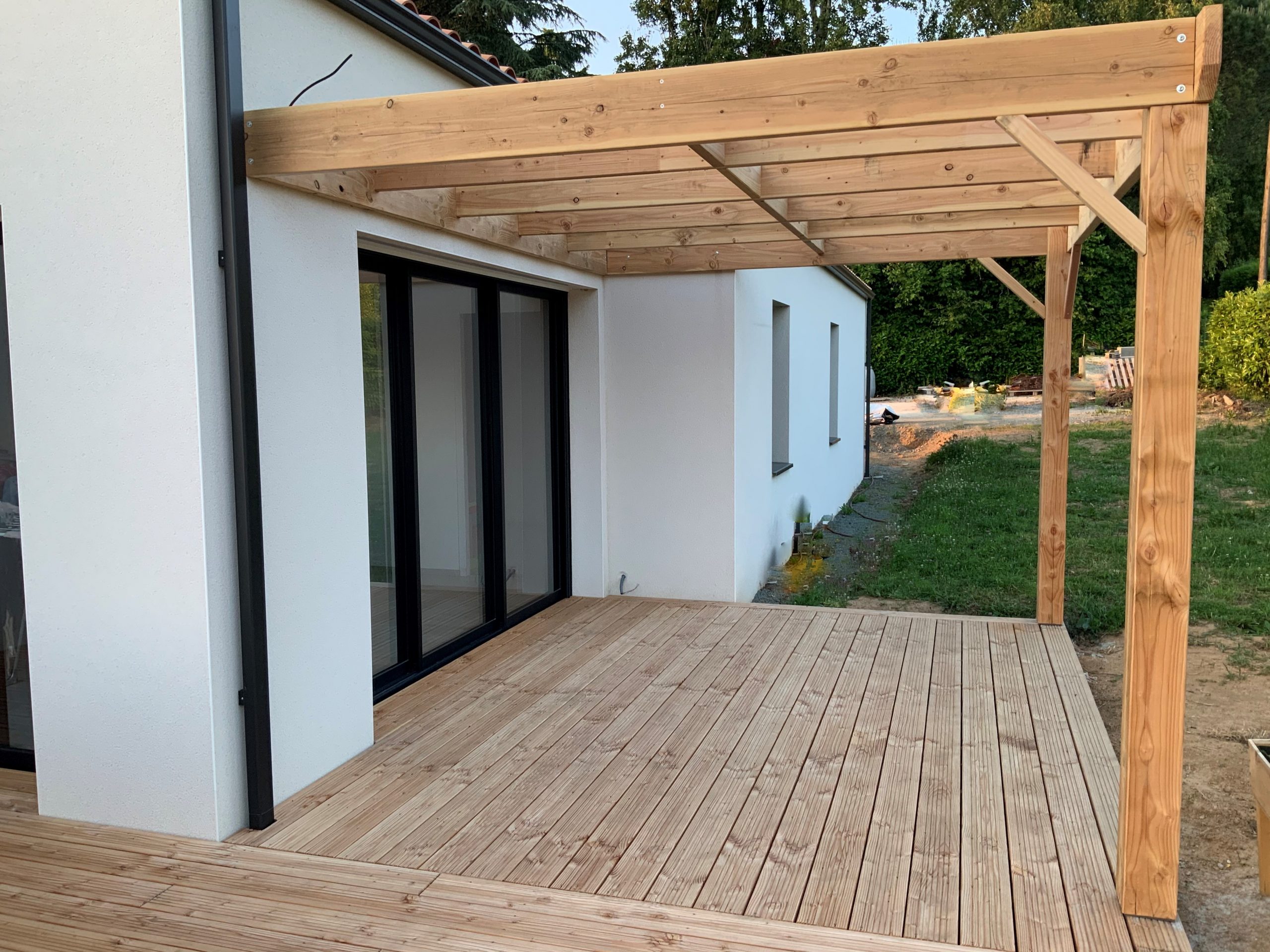 Réalisation de pergolas Réalisation de pergolas aux Herbiers par la menuiserie Yvon Moreau