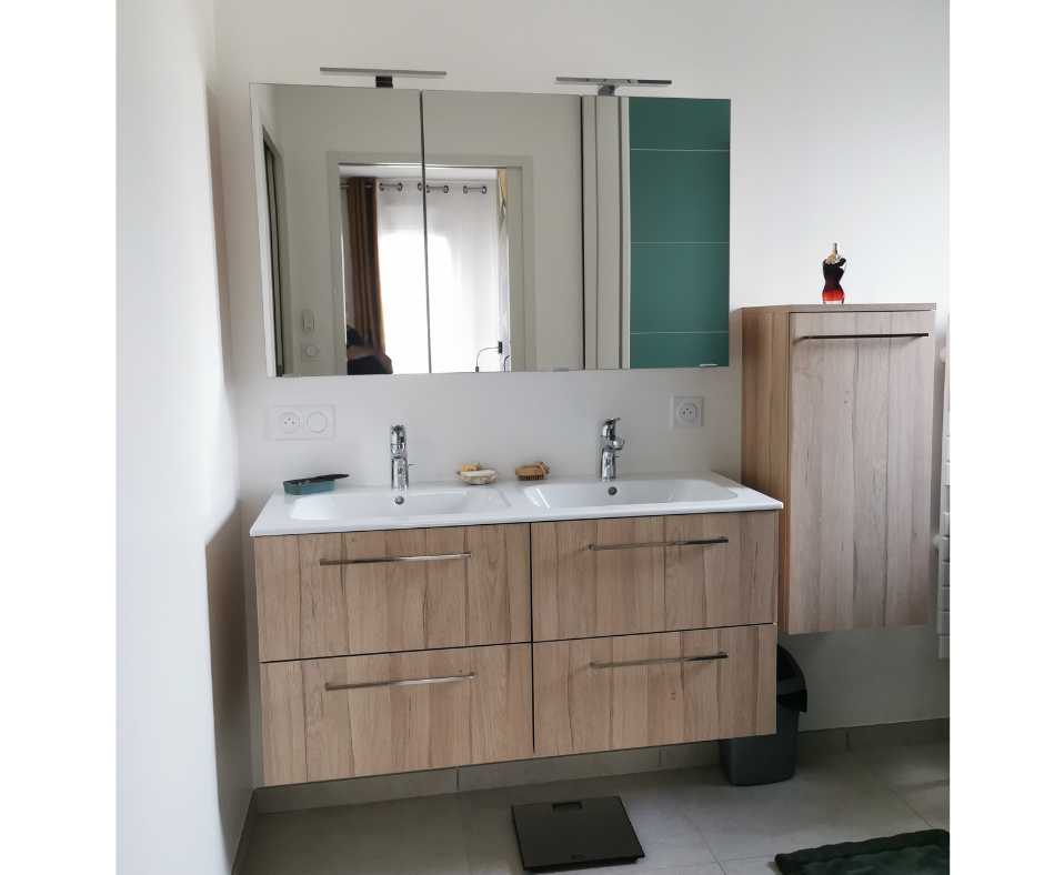 Meubles de salle de bains sur mesure effet bois